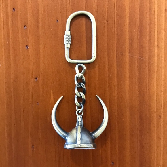 Vintage 3D Viking Horned Helmet Keychain - Picture 16 of 16